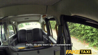 Fake Taxi - Kira Noir kúrel a hátsó ülésen