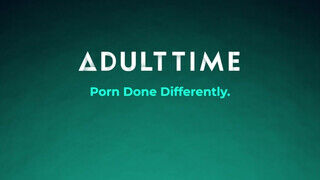 ADULT TIME - Sizi Sev barna puncijába termetes falloszt kap