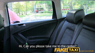 FakeTaxi - Zsenge fiatal gádzsi a hátsó ülésen