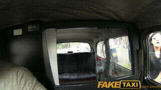 FakeTaxi néger hajú angol nő gigászi farkat szop