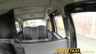 FakeTaxi - bögyös milf szuka tövig benyeli a farkat