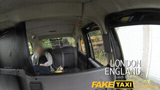 FakeTaxi - maga mutogató bige a taxiban