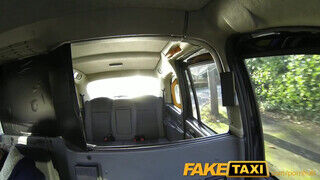 FakeTaxi - Bájos csoki hajú csajszika baszásra vágyik