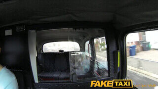 FakeTaxi - exra gigantikus keblű pipi megbaszva