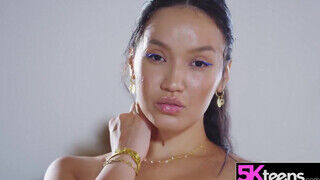 5KPORN - Asia Vargas a felajzott ázsiai muff