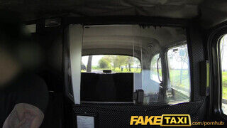 FakeTaxi - ártatlan pici fiatal csajszi és a vastag örömrúd