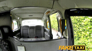 FakeTaxi - vörös milf maca szeret hancúrozni