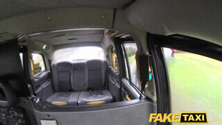 Fake Taxi - Leszbi milfek a hátsó ülésen