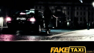 FakeTaxi - Jasmine Jae kedveli a erőszakos bájdorongot