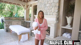Mofos - August Ames a vonzó masszőr