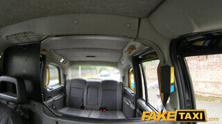 FakeTaxi - Ella Hughes a izgató vörös hajú spiné
