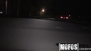 Mofos - Indigo Augustine a méretes tőgyes fiatal