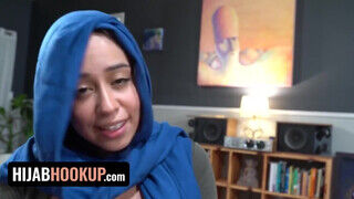 Hijab Hookup - ez az arab maca lotyó jól tud baszni
