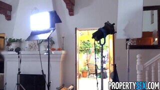 PropertySex - Riley Reid mint ingatlanos tinédzser gádzsi