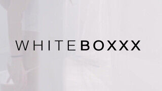 WhiteBoxxx - Caprice istenien kinyalja a ribanca pici pináját