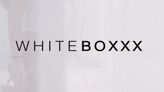 WhiteBoxxx - Naomi bevállalja a gigászi pöcst