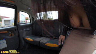Fake Taxi - Sheila Ortega kamatyol a taxiban