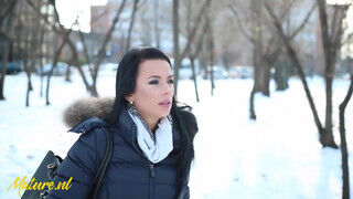 Shalina Devine a szuper dögös milf