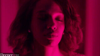 Deeper - Lacey London fehér pöcst akart