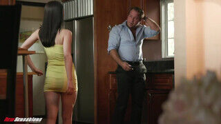 New Sensations - Jasmin Luv a csinos bébiszitter