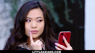 LittleAsians - Vina Sky méretes dákóval megdugva