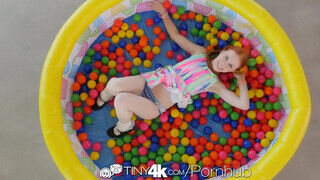 Tiny4k - Dolly Little a pici cickós vörös