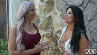 Nina Elle és Romi Rain édeshármasban kefélnek