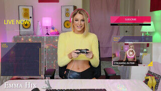 Naughty America - Emma Hix a fullos gamer csajszi