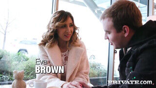 Private com - Eva Brown három barna csávóval kúr