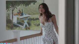 FamilyXXX - Mina Lux beleül a termetes farokba