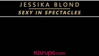 Jessika Blond a szívdöglesztő világos szőke milf