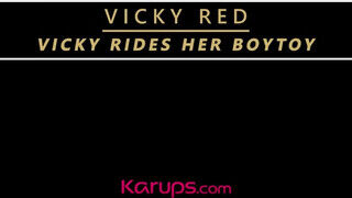 Vicky Red zsenge ürgével kúr