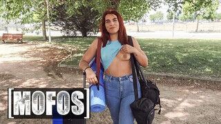 Mofos - Rosie Cage a dögös turista gádzsi