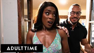 Unatkozó házaspár Ana Foxxx párnán kúrel és megdugja szerető férje!