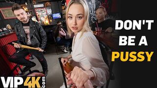 Bátor világos szőke pornósztár keféli idegen kant a bárban