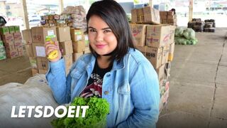Behemót latin amerikai milf picsája mélyen megkúrelva xiomarától