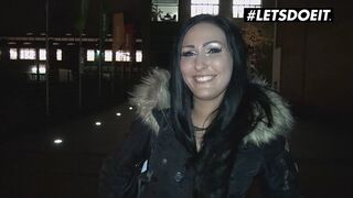 Mira grey német fekete örömlány kúrja az idegent pénzért a buszon