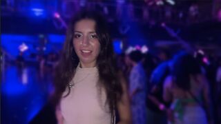 Szarvas nőci egyezett meg a klub wc-jében történő vad dugásba