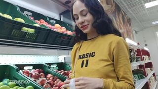 Meghívok egy idegen sunát a piacról, és vad dugás lesz belőle