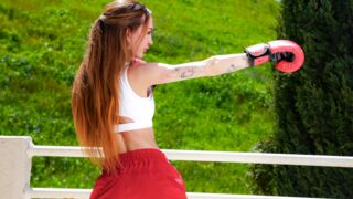 Termetes fenekű Boxing Bajnok kap különleges jutalmat a Mylf edzőjétől