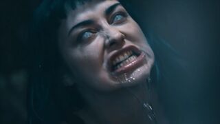 Kívánatos Kék Hajú Punk Szuka Átváltozása - Jewelz Blu a Parasited Csatornán Vadul Mag Numb-bal